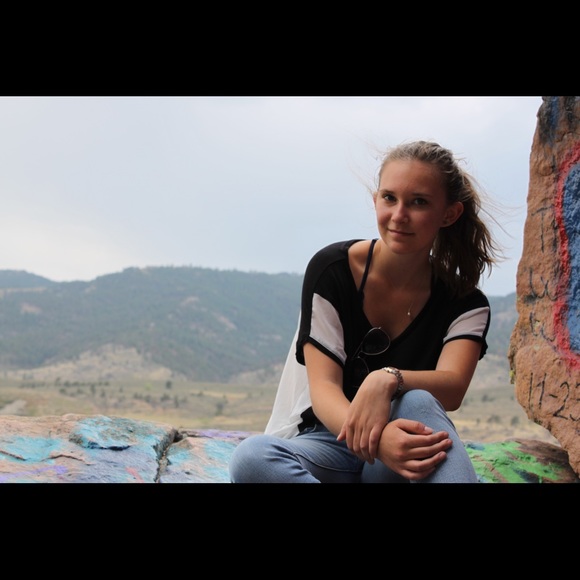 Meet your Posher, Danielle - Picture 1 of 1